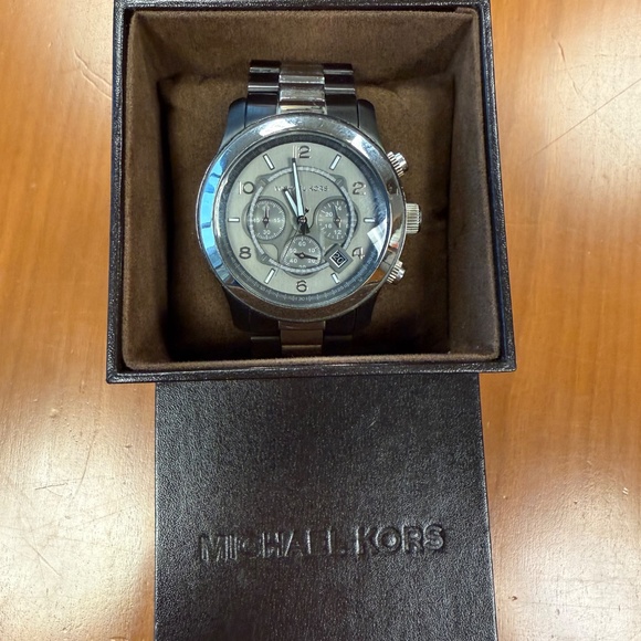Michael Kors Chronograph Watch - Picture 4 of 7